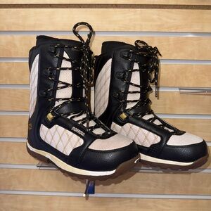 Women's Winter Boots - Black and Cream